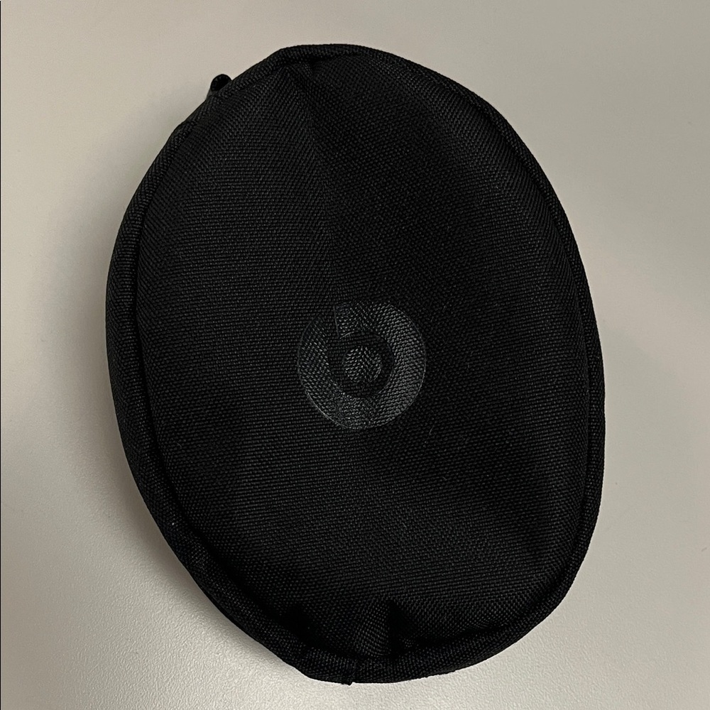 Beats by Dre Black Zip up Headphones Case w/ pockets